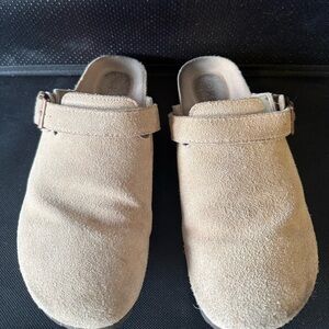 Clogs Shoes, Women’s size 8 Taupe Color Faux Suede with Buckle Closure Clogs